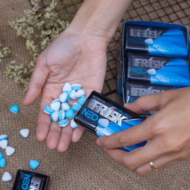 Frisk Neo Peppermint kẹo ngậm BJ bạc hà phòng the Nhật Bản hộp 50 viên thơm mát Frisk Neo Peppermint kẹo ngậm BJ bạc hà phòng the Nhật Bản hộp 50 viên thơm mát